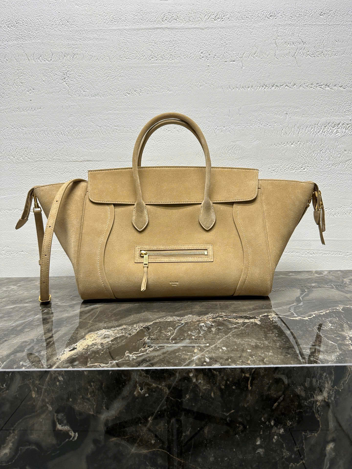 Bagsaaa Ce1i*e Medium New Luggage bag in beige suede calfskin - 36cm