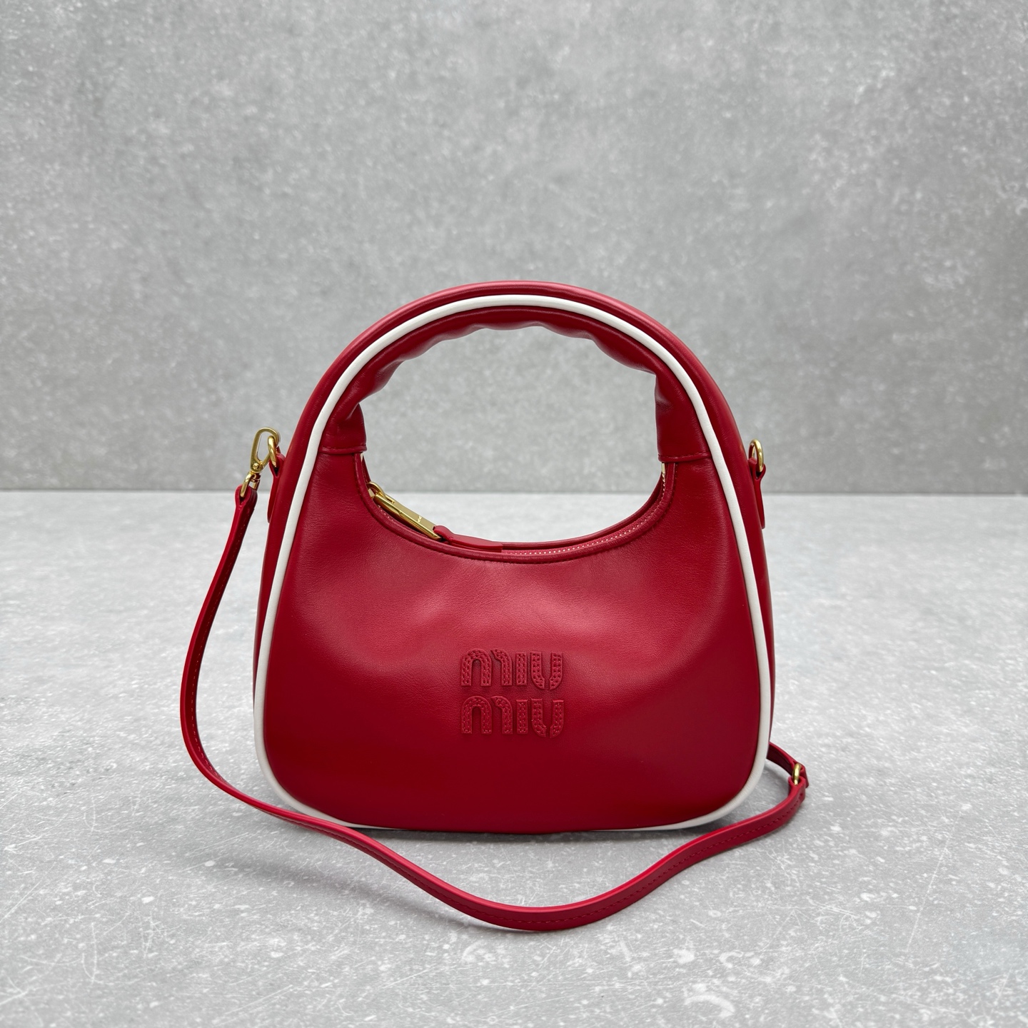 Bagsaaa red Miu Miu Wander bag in smooth leather with white contrast piping - 23cm