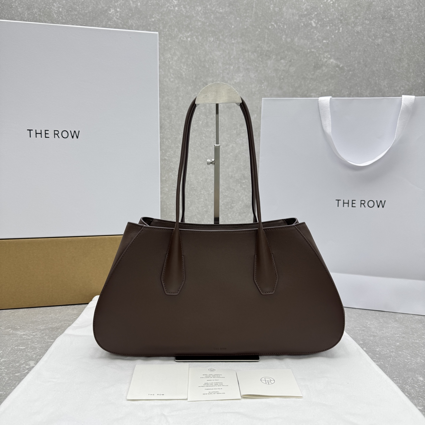 Bagsaaa The R0w Alger leather shoulder bag in deep brown color - 39cm