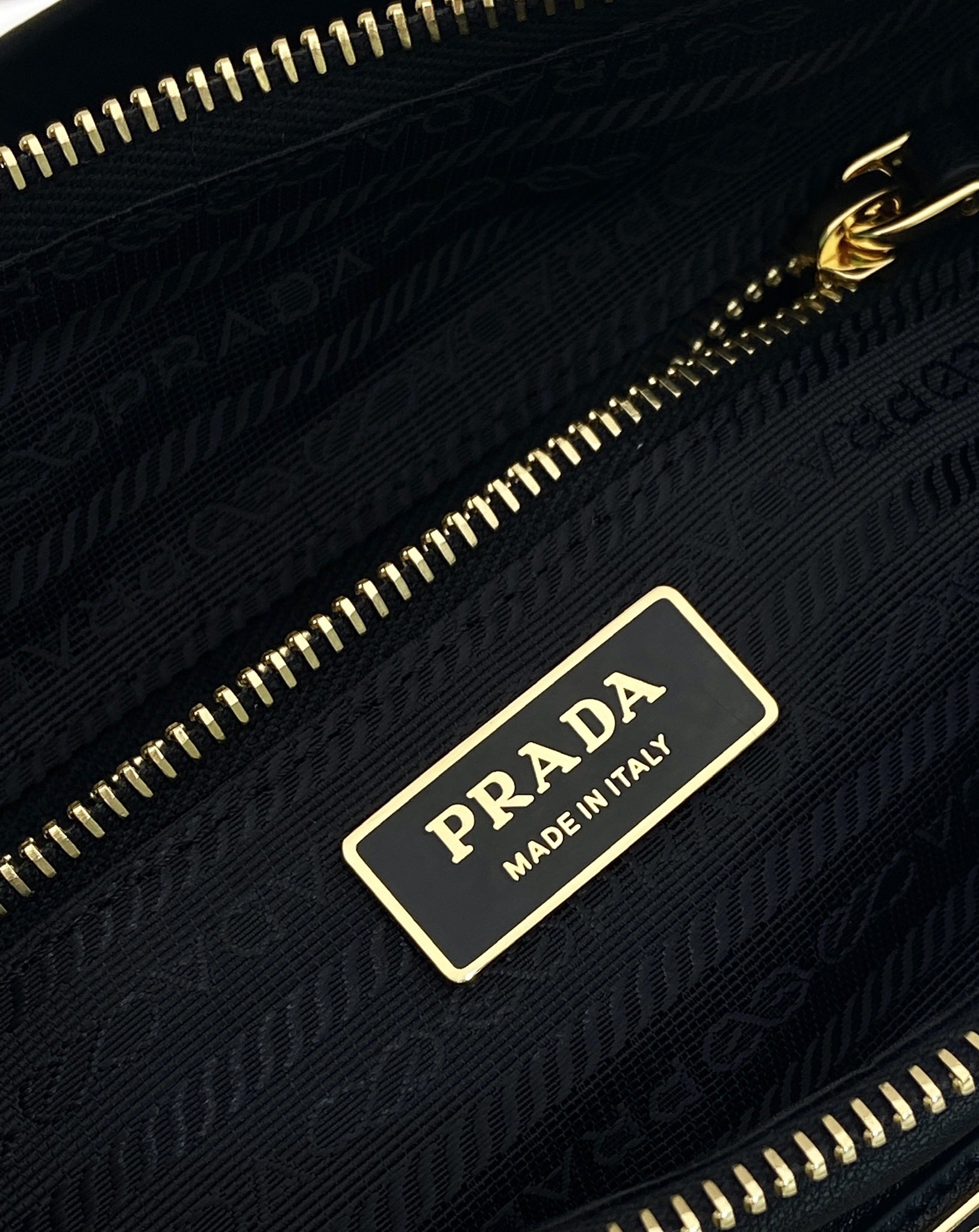 Bagsaaa Pra*a Explore large nappa leather bag 1BC264 black - 32cm