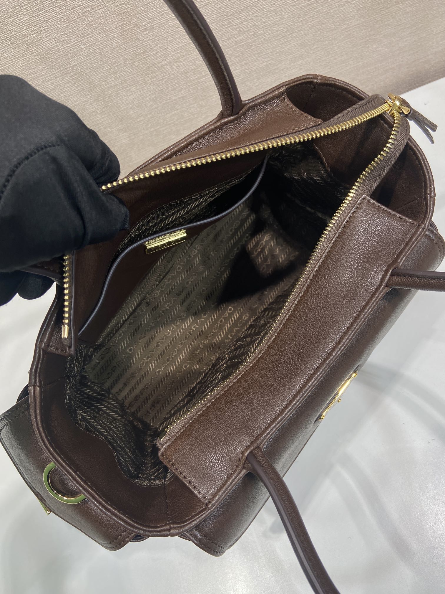 Bagsaaa Pra*a Explore medium nappa leather tote bag 1BG596 Sienna - 31cm
