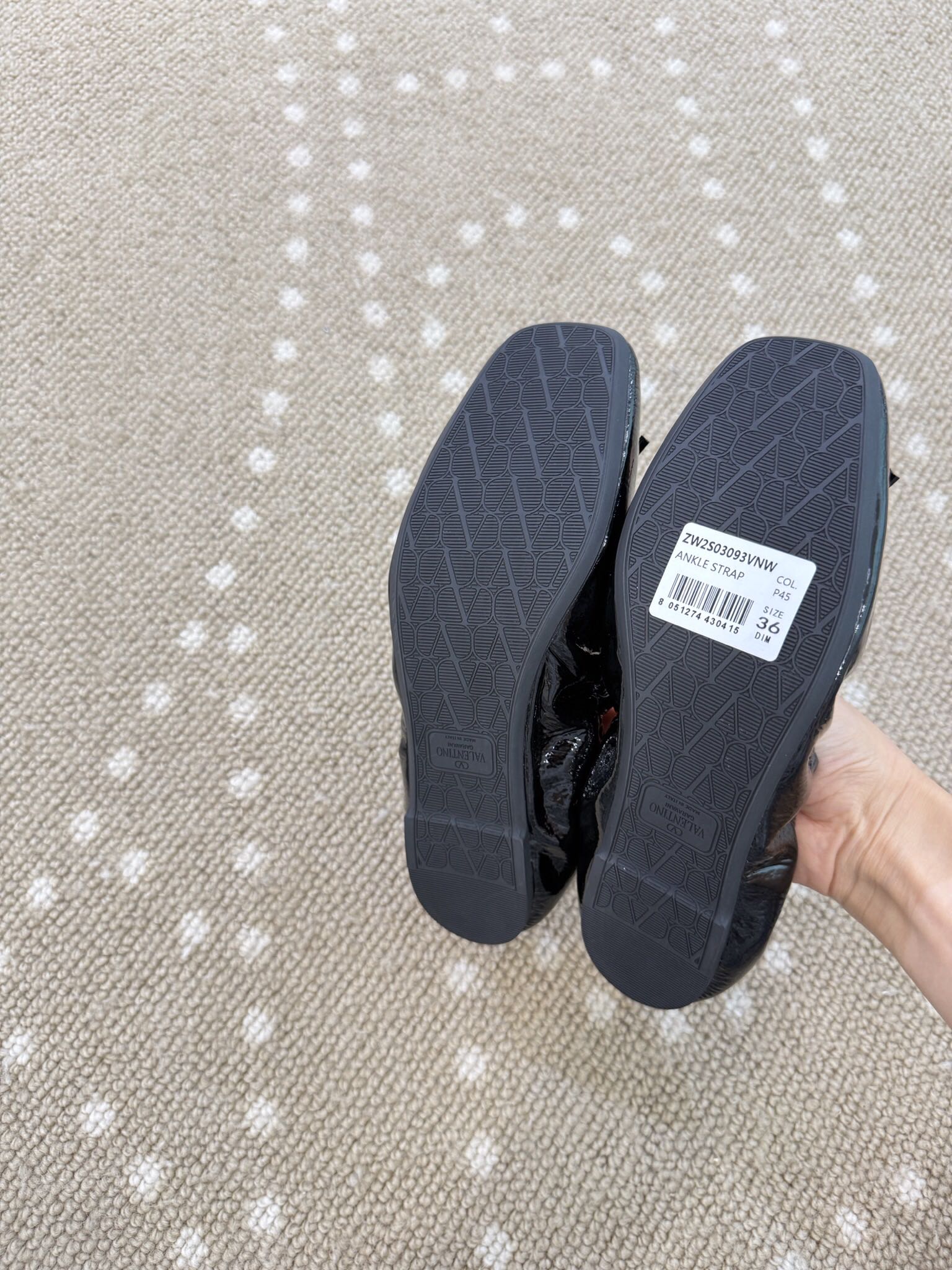 Bagsaaa Va1e*ntin0 Garavani VLogo Signature Patent Ballet Flats black