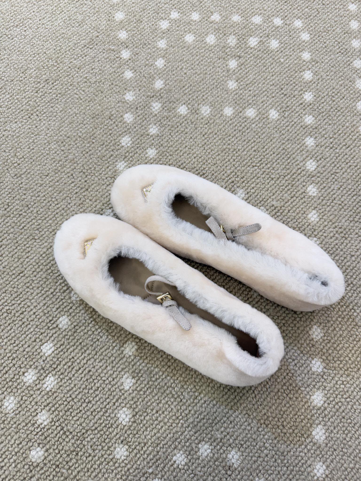 Bagsaaa Pra*a Shearling ballerinas beige