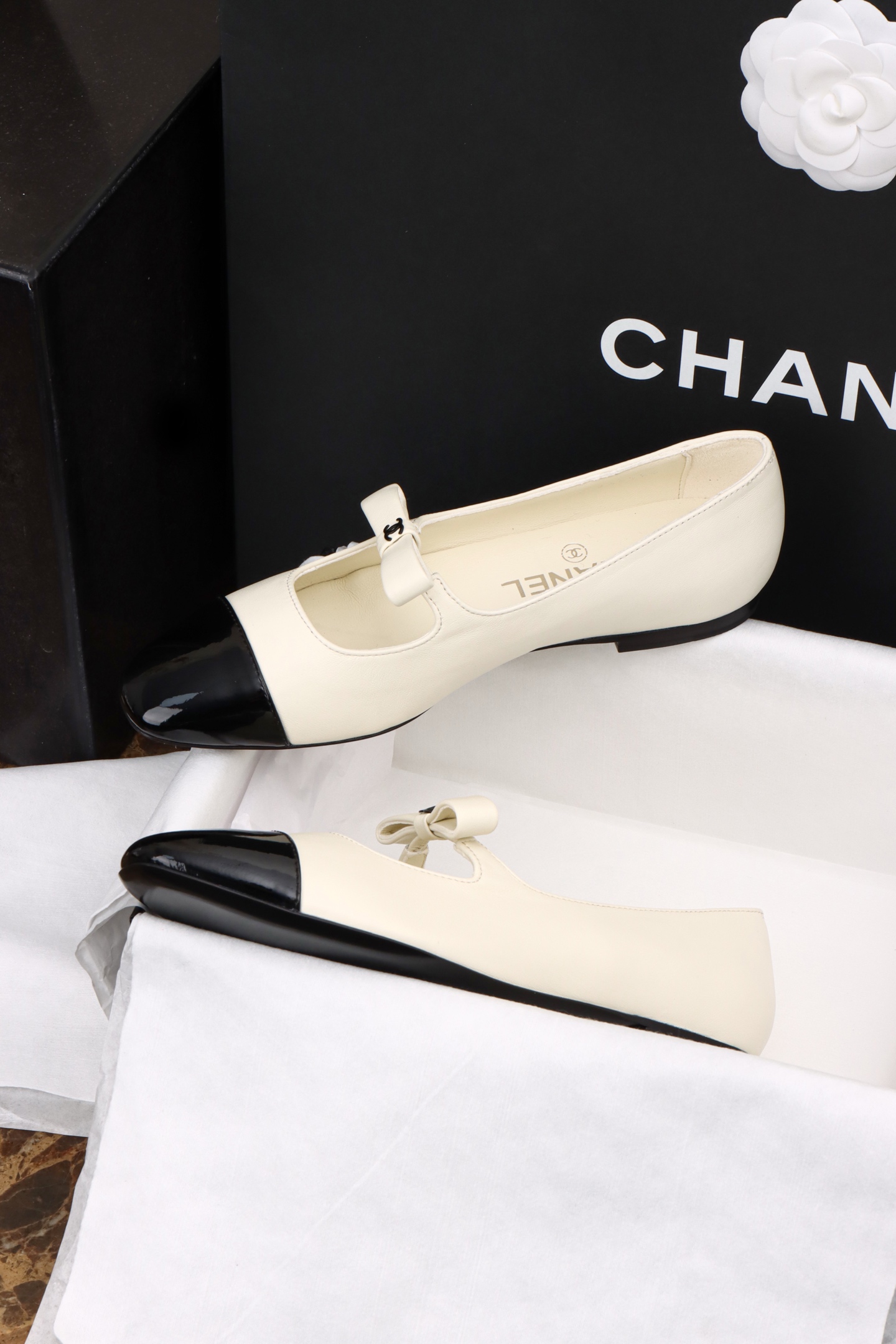 Bagsaaa Ch**el White and Black Shiny Lambskin Mary Janes Flats