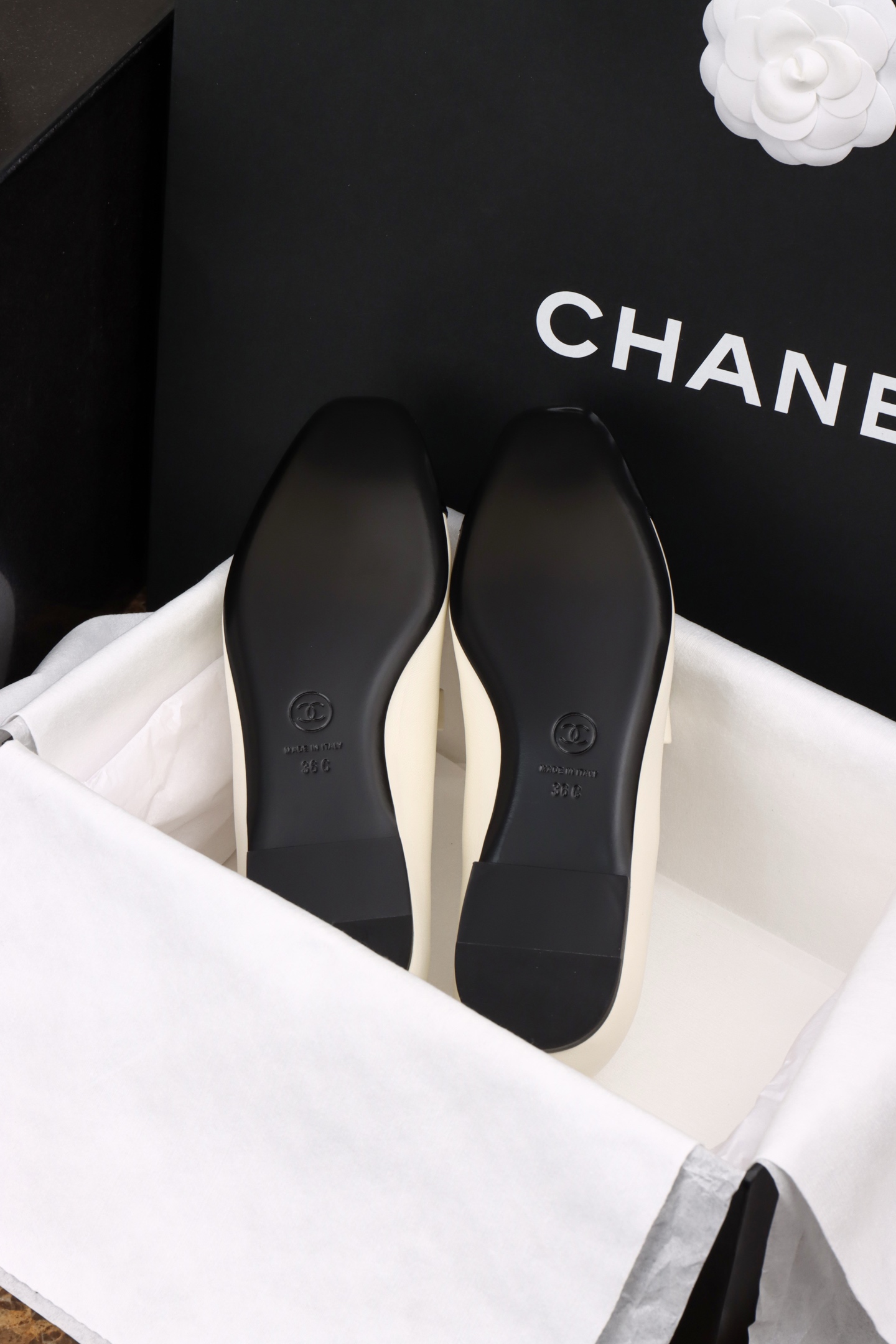 Bagsaaa Ch**el White and Black Shiny Lambskin Mary Janes Flats