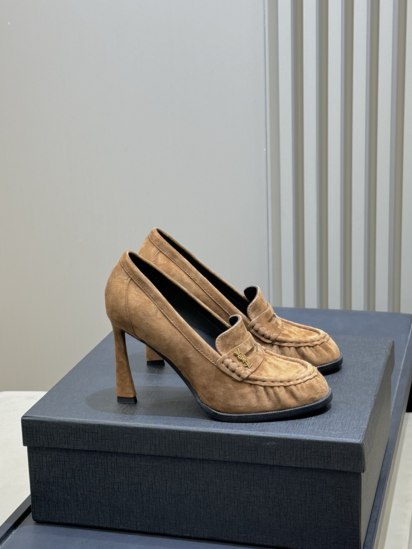 Bagsaaa Y51 LE LOAFER pumps in suede dark havana