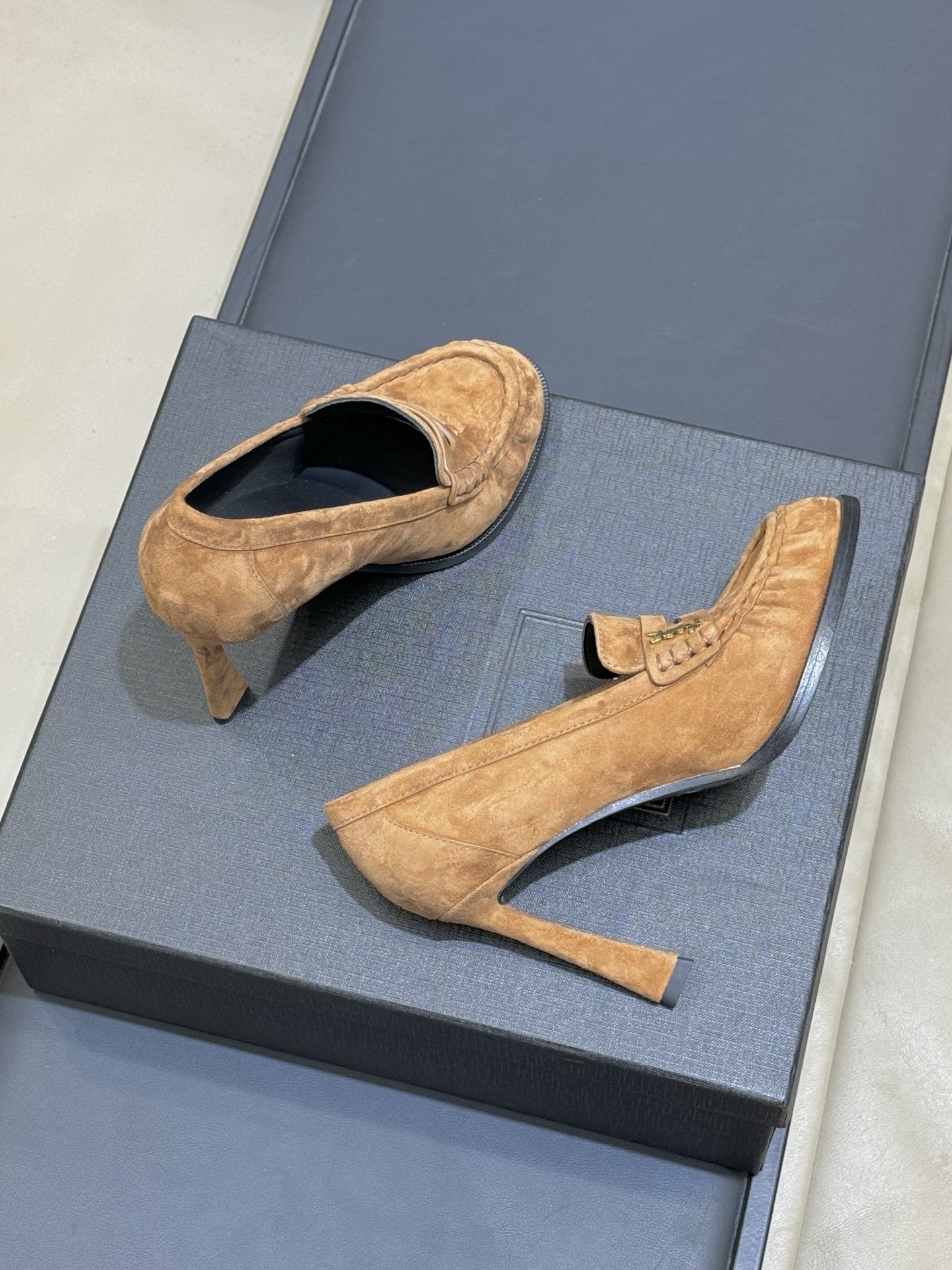 Bagsaaa Y51 LE LOAFER pumps in suede dark havana