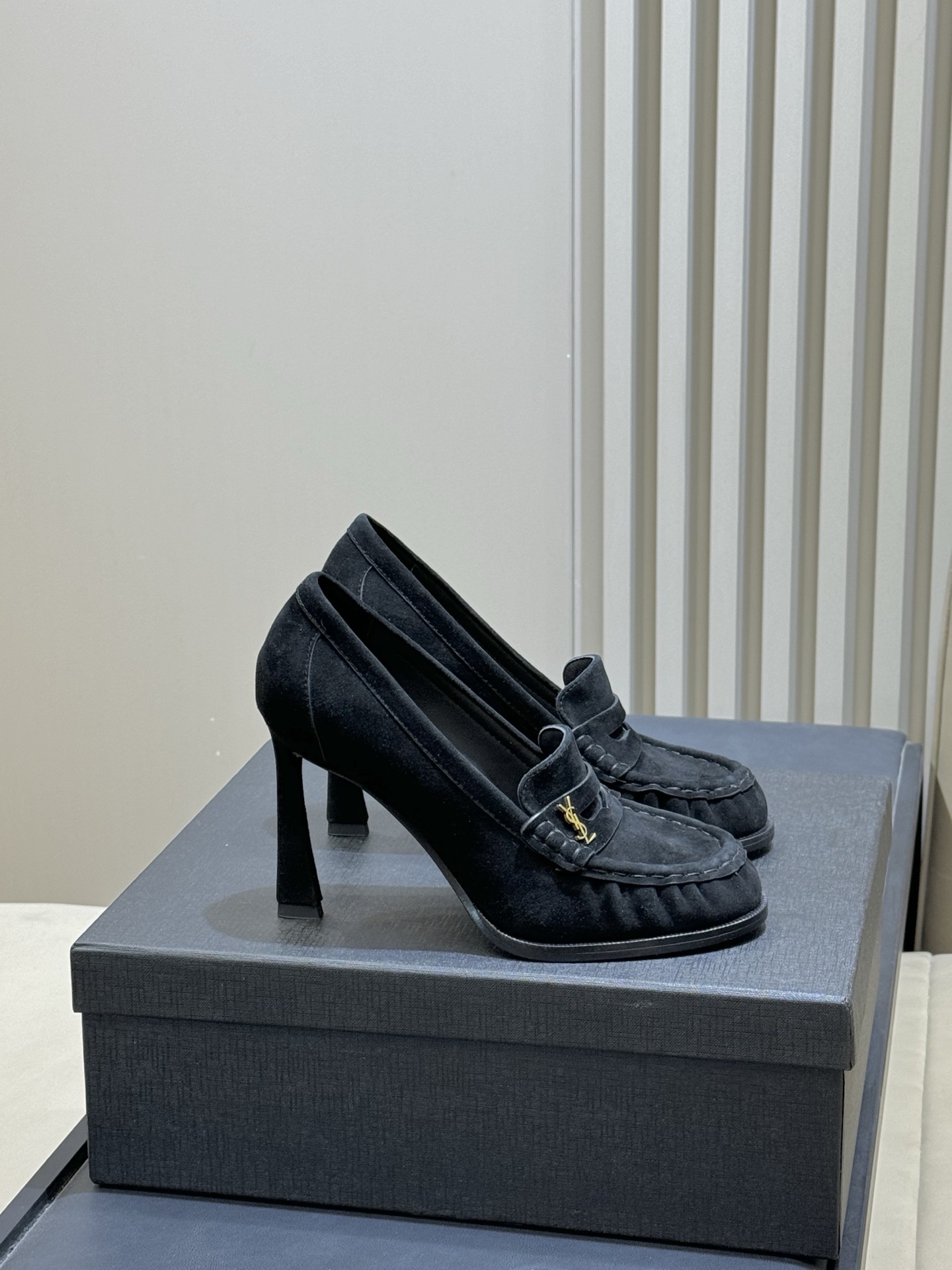 Bagsaaa Y51 LE LOAFER pumps in suede black