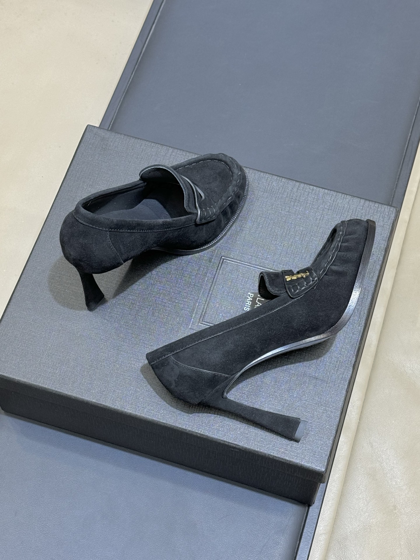 Bagsaaa Y51 LE LOAFER pumps in suede black