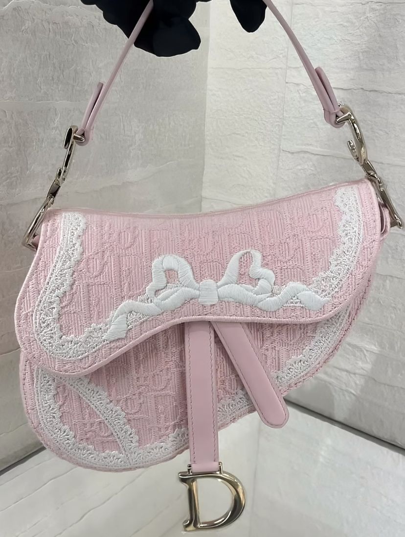 Bagsaaa D10r Small Saddle Bag with Strap Rose Soupir D10r Oblique Embroidery and White Lace - 20cm