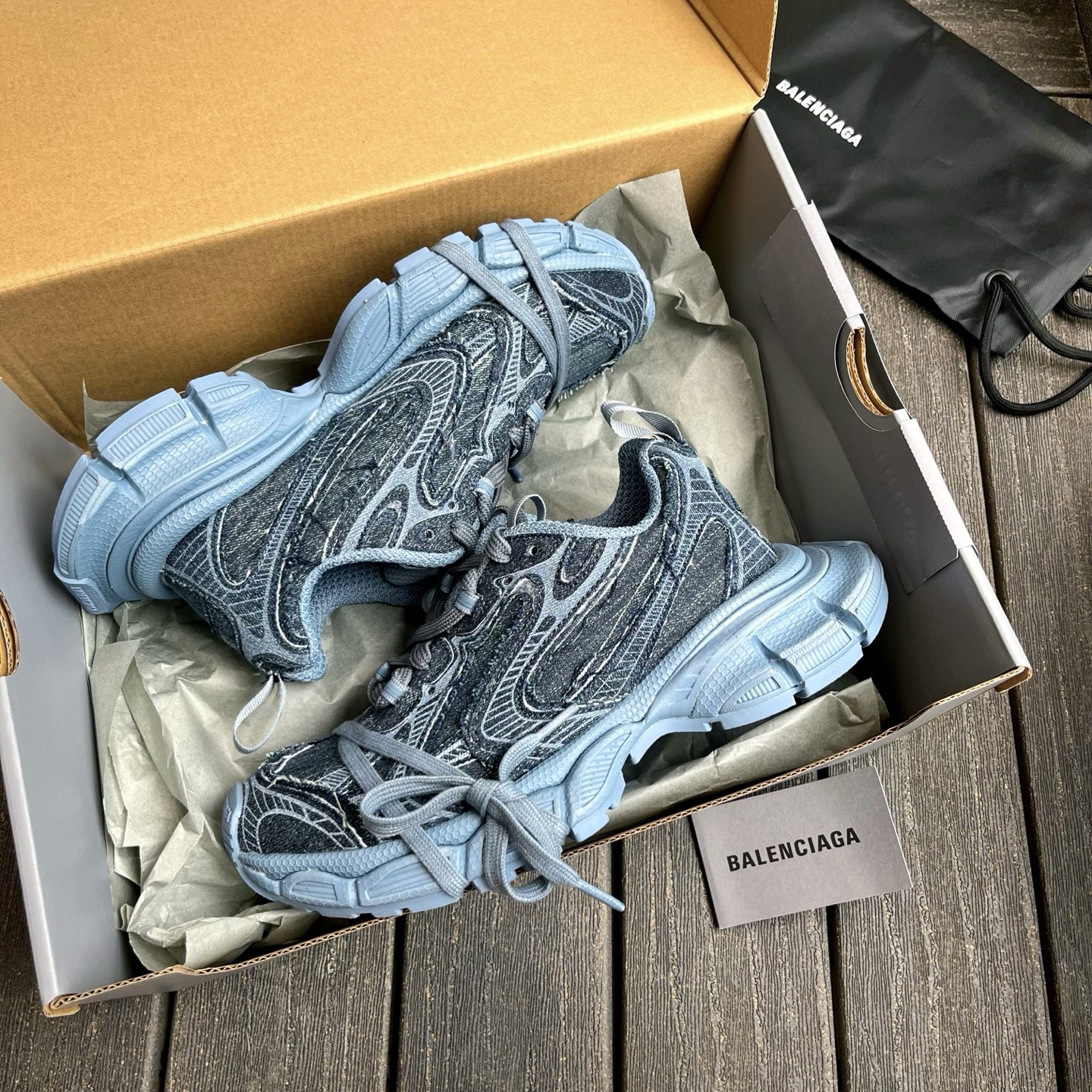 Bagsaaa 3XL Ba1en*iaga Sneaker in blue denim