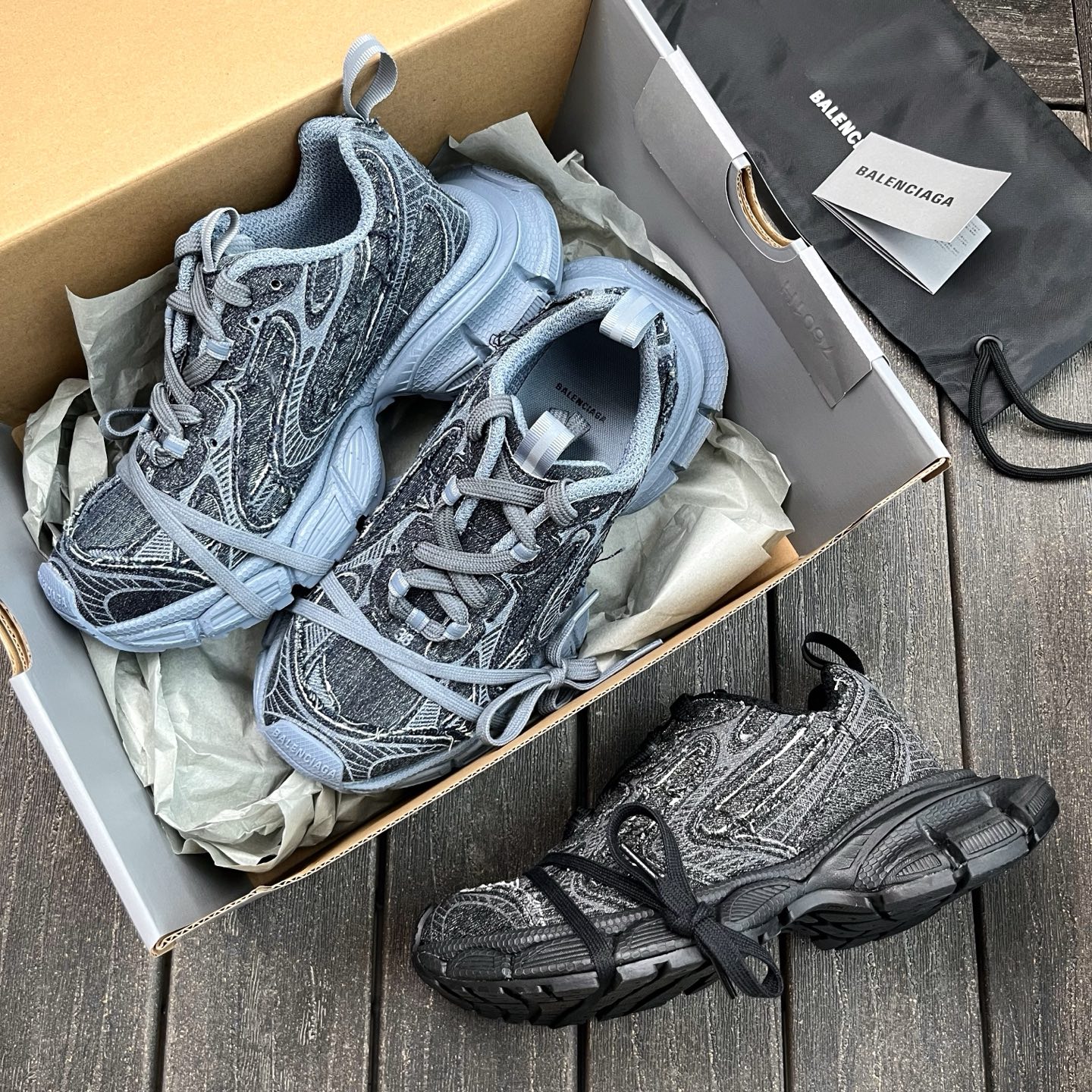 Bagsaaa 3XL Ba1en*iaga Sneaker in blue denim