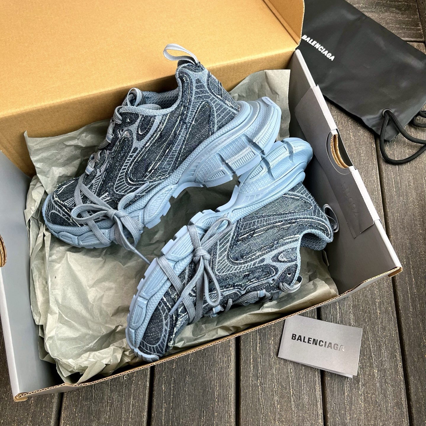 Bagsaaa 3XL Ba1en*iaga Sneaker in blue denim