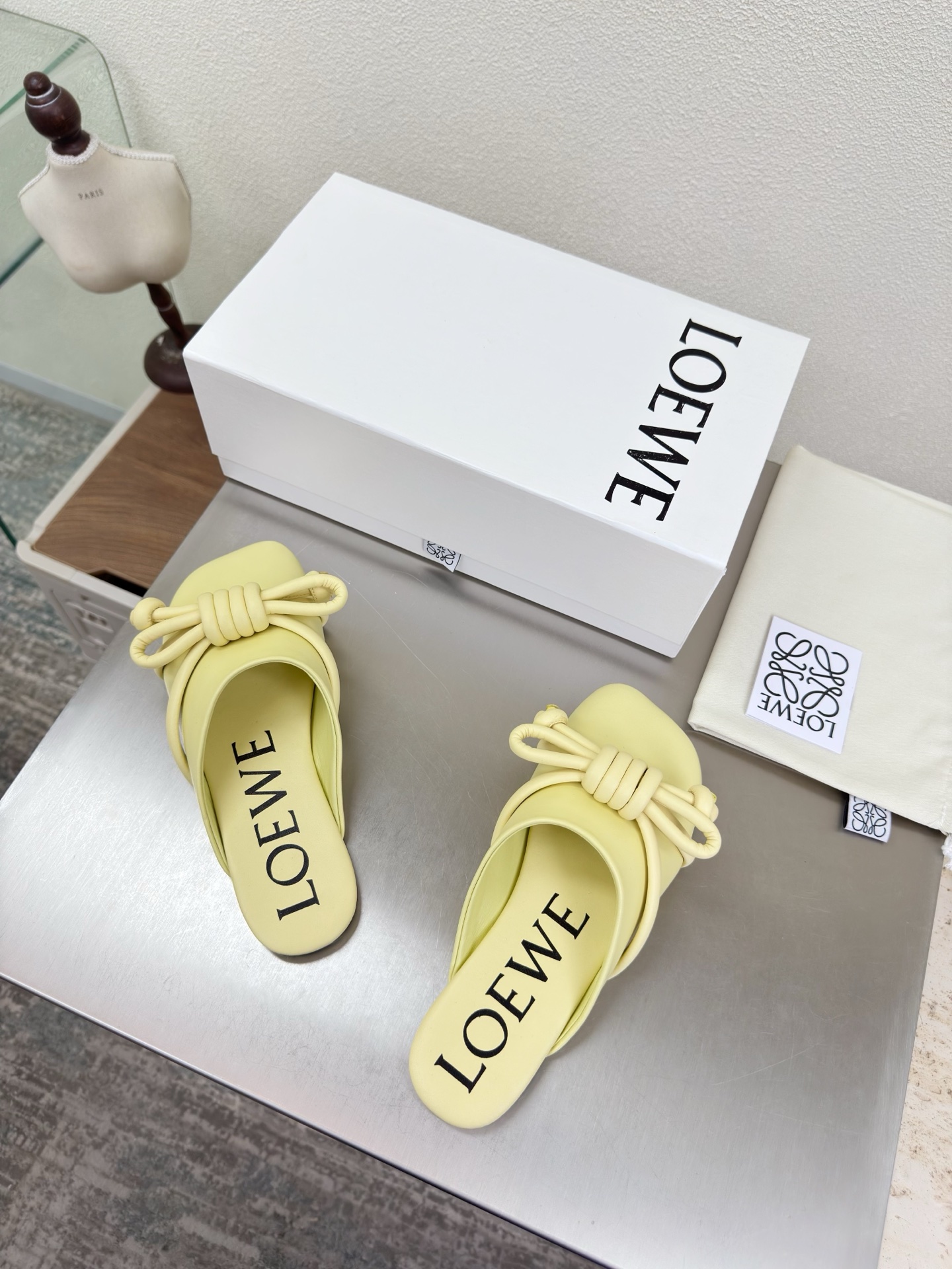 Bagsaaa L0ew* Flamenco Knot mule in lambskin Butter Yellow