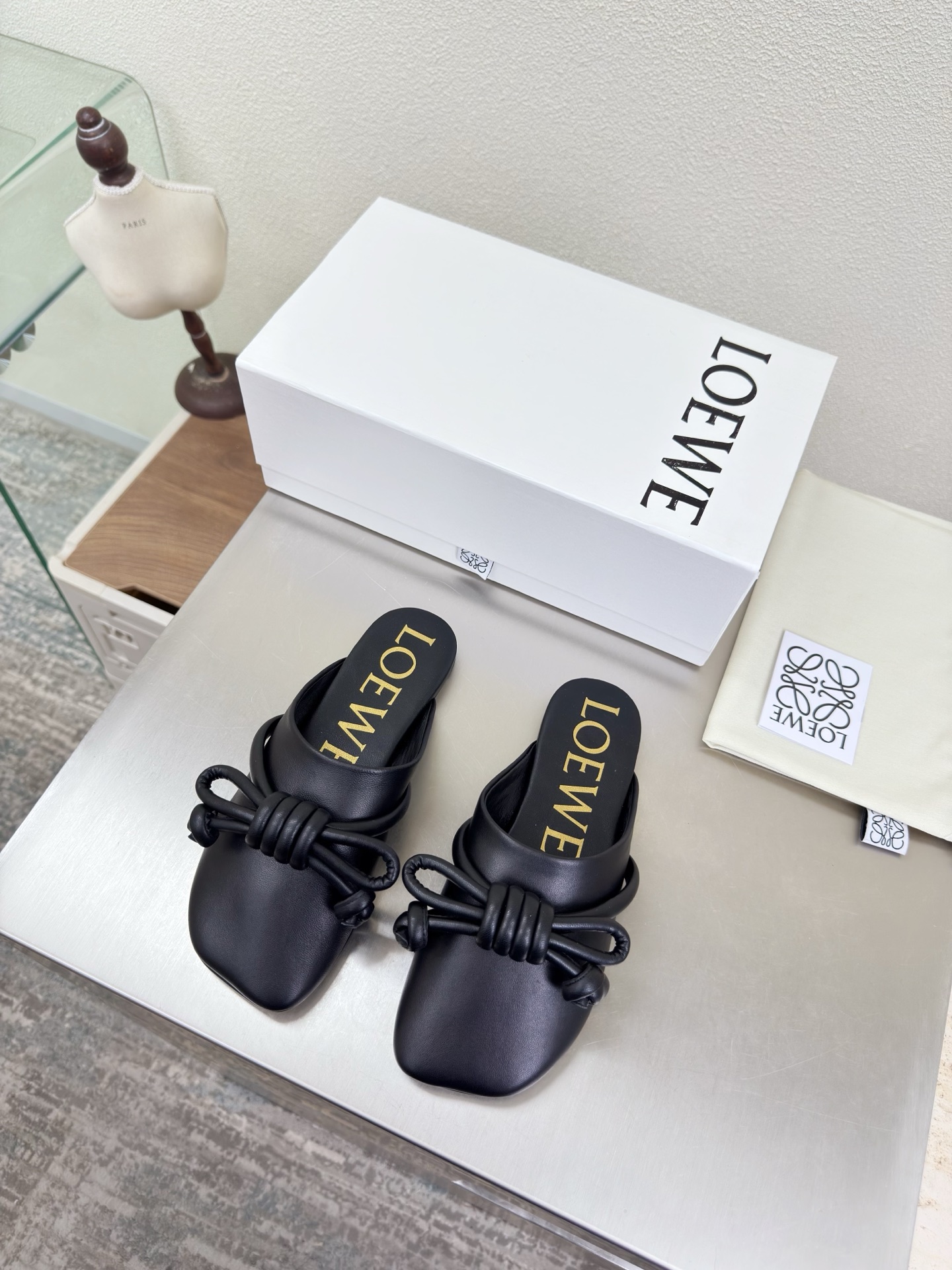 Bagsaaa L0ew* Flamenco Knot mule in lambskin Black