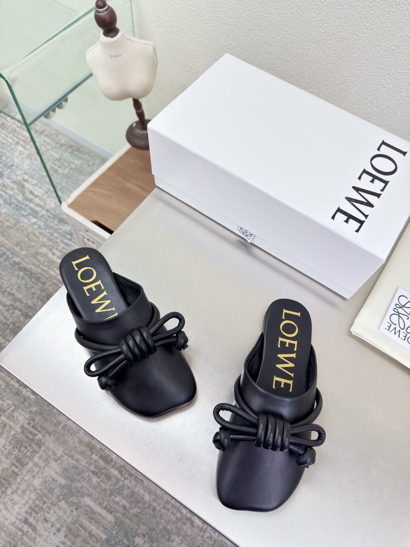 Bagsaaa L0ew* Flamenco Knot mule in lambskin Black