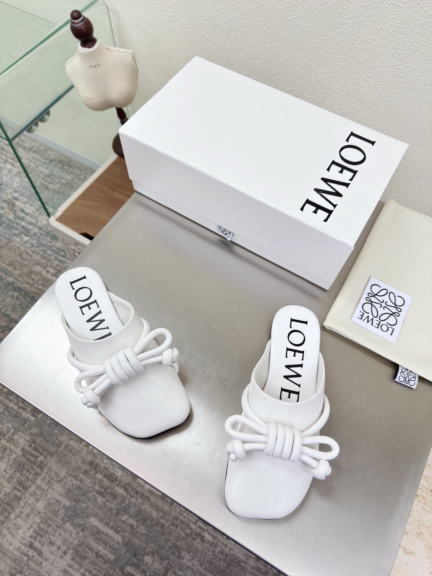 Bagsaaa L0ew* Flamenco Knot mule in lambskin White