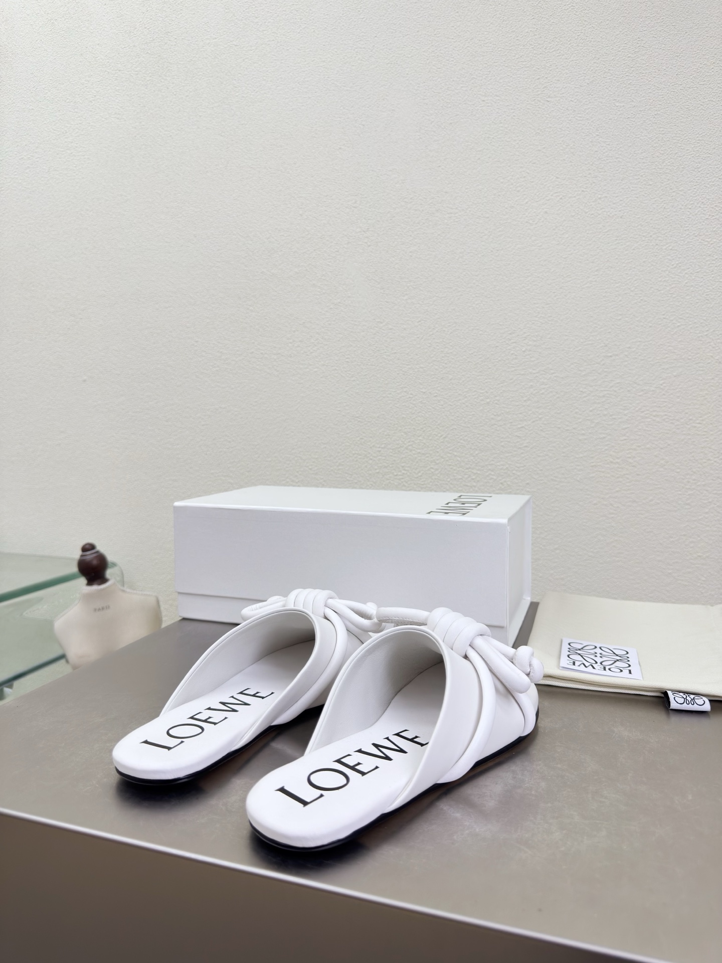 Bagsaaa L0ew* Flamenco Knot mule in lambskin White