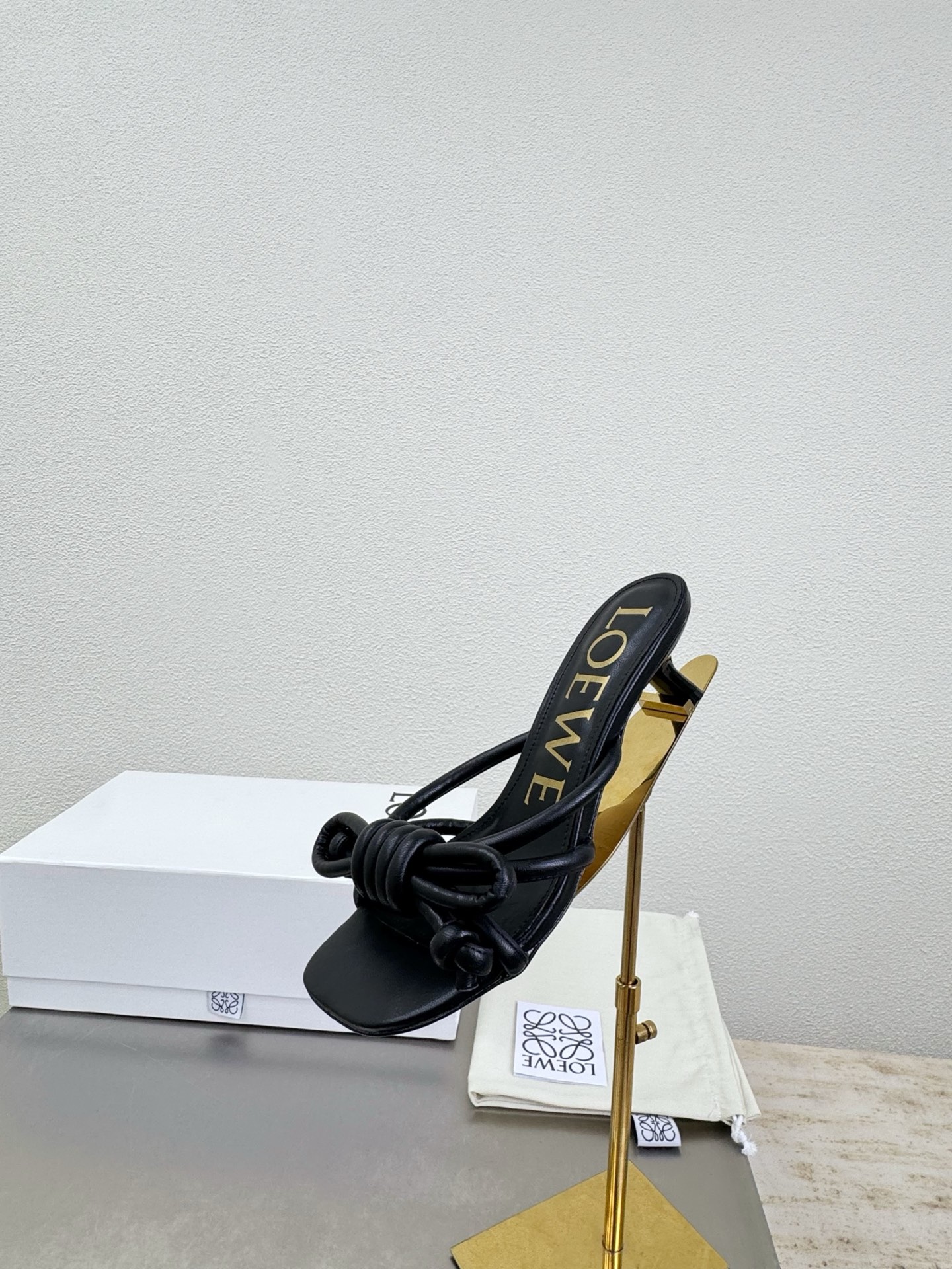 Bagsaaa L0ew* Flamenco Knot sandal in lambskin black