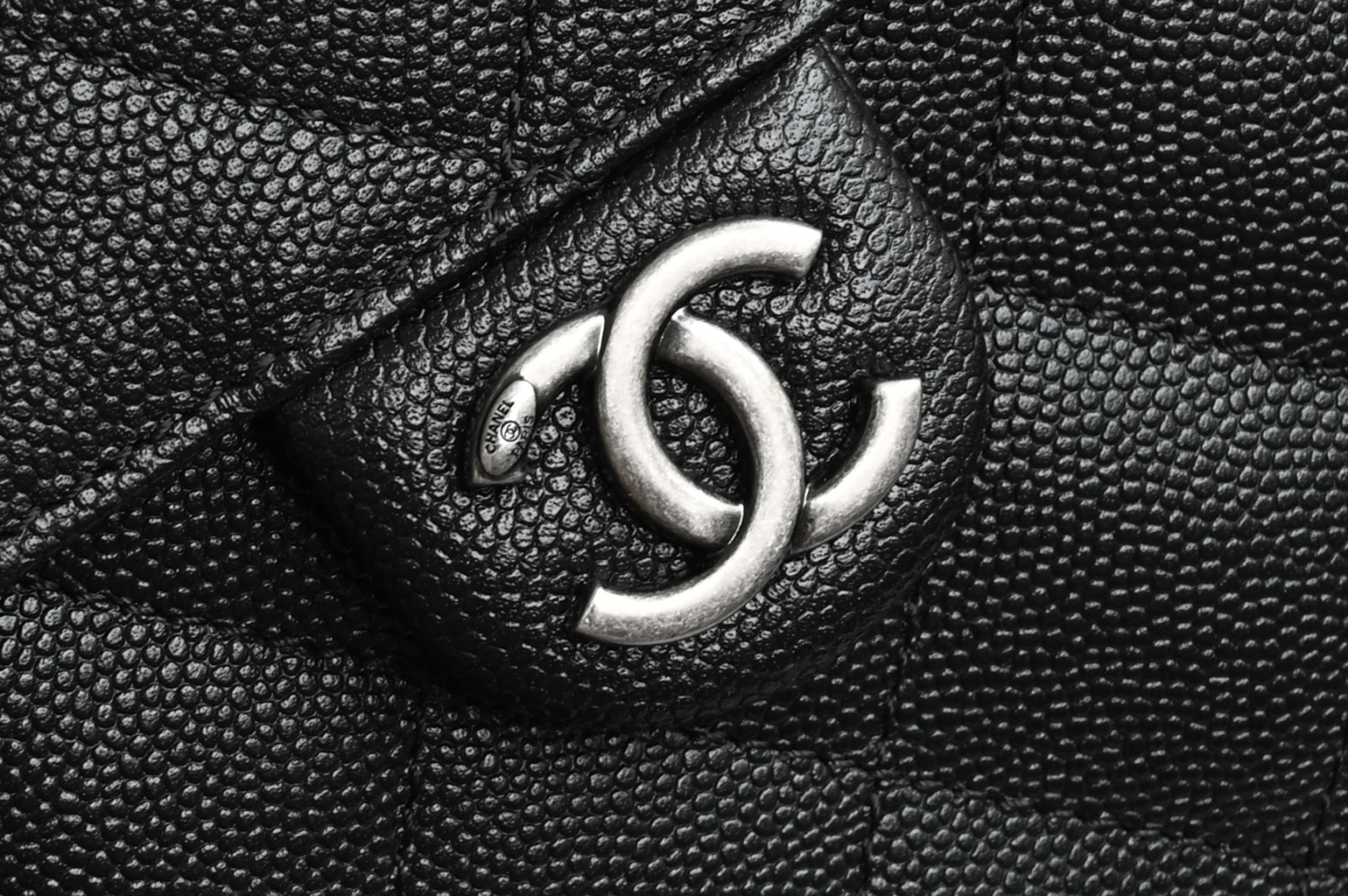 Bagsaaa Ch**el Small 25 Hobo Bag made of black shiny caviar leather with ruthenium hardware - 30cm