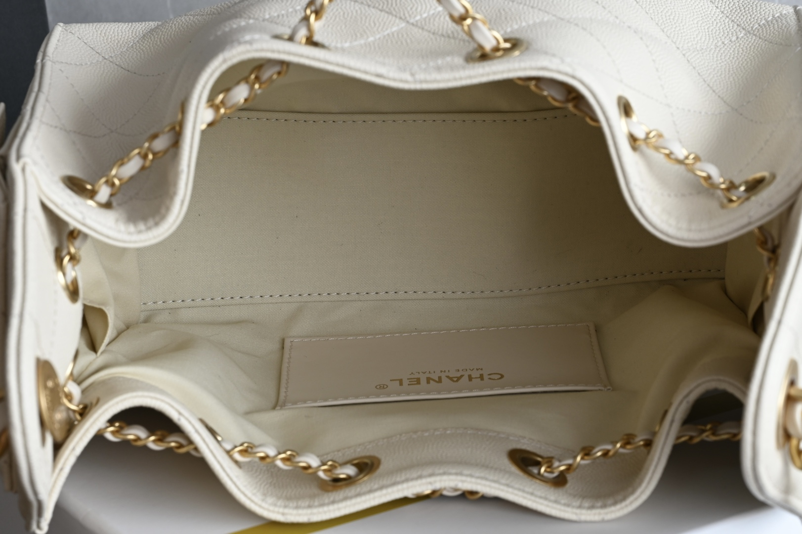 Bagsaaa Ch**el Mini 25 Hobo Bag White Caviar & Gold Hardware - 22cm