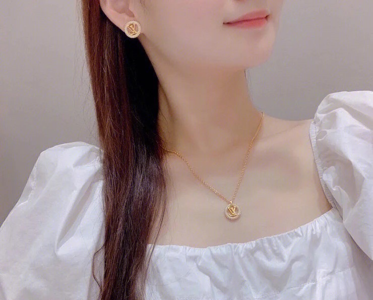 Bagsaaa LV Earrings 13
