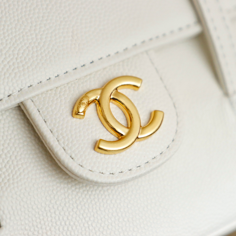 Bagsaaa Ch**el Spring Summer 2026 Clutch with Leather Strap AP5068 white - 17cm