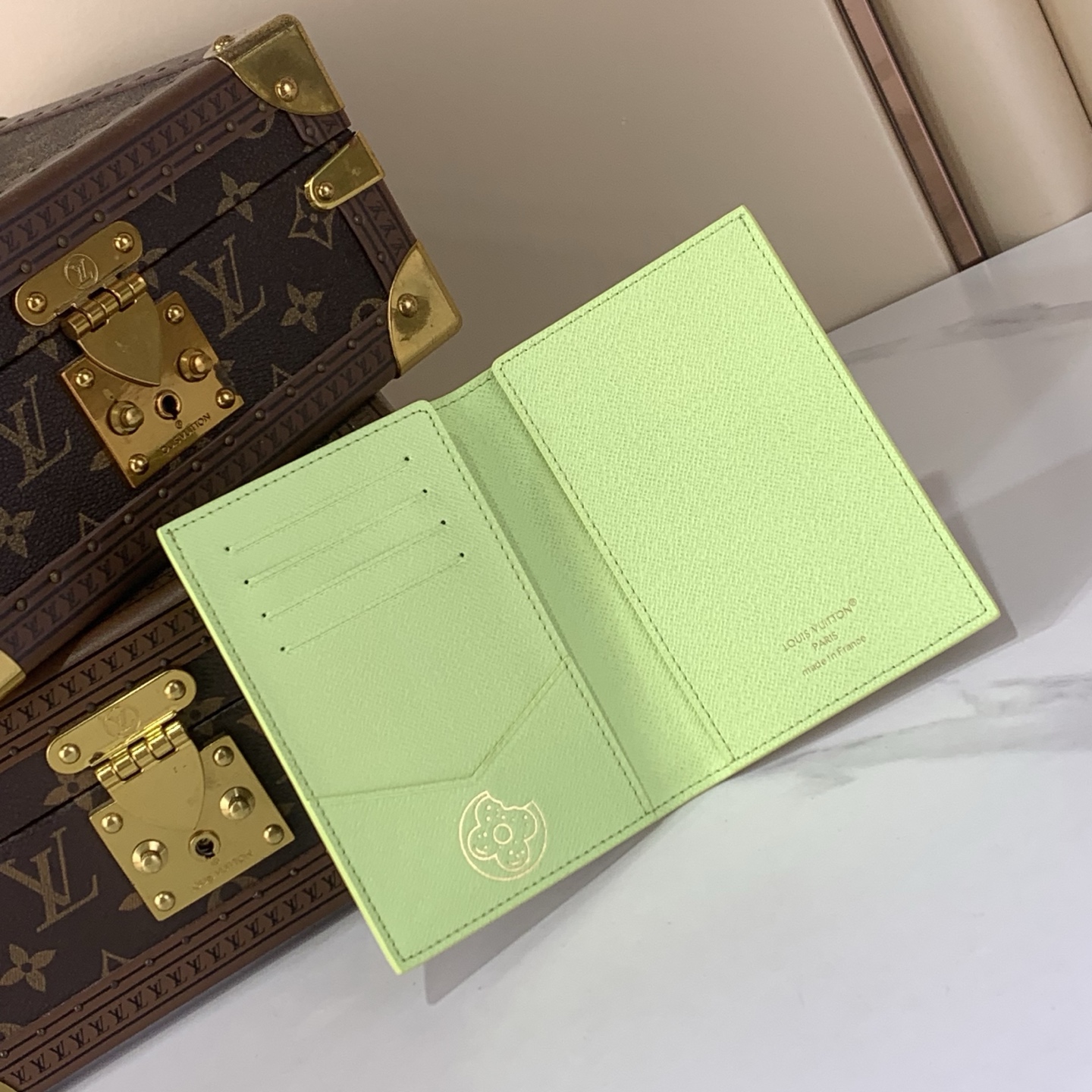 Bagsaaa 2026 Collection LV M28039 Passport Cover Pistachio - 14cm