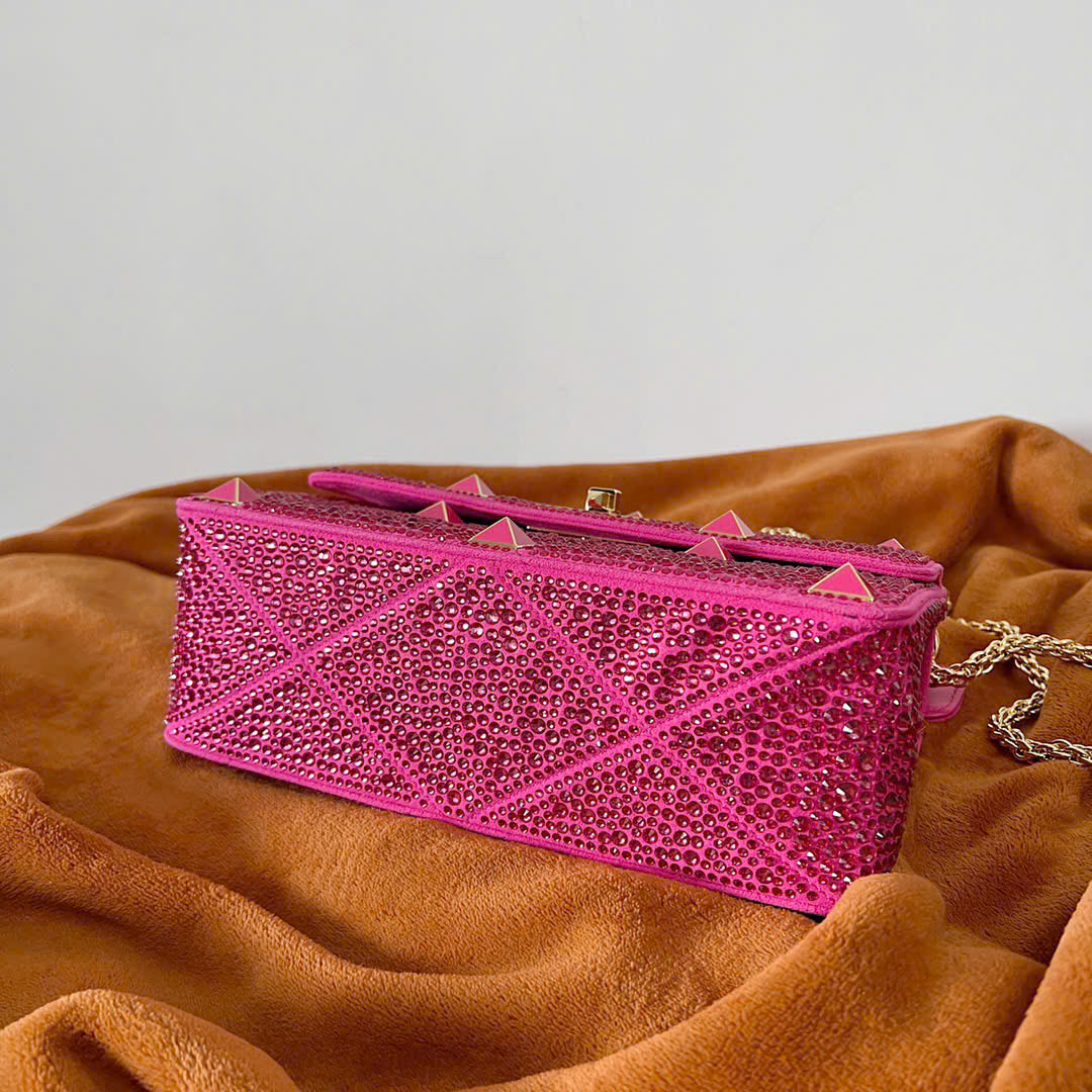 Bagsaaa Va1e*ntin0 Garavani Small Roman Stud Shoulder Bag pink rhinestones - 25cm