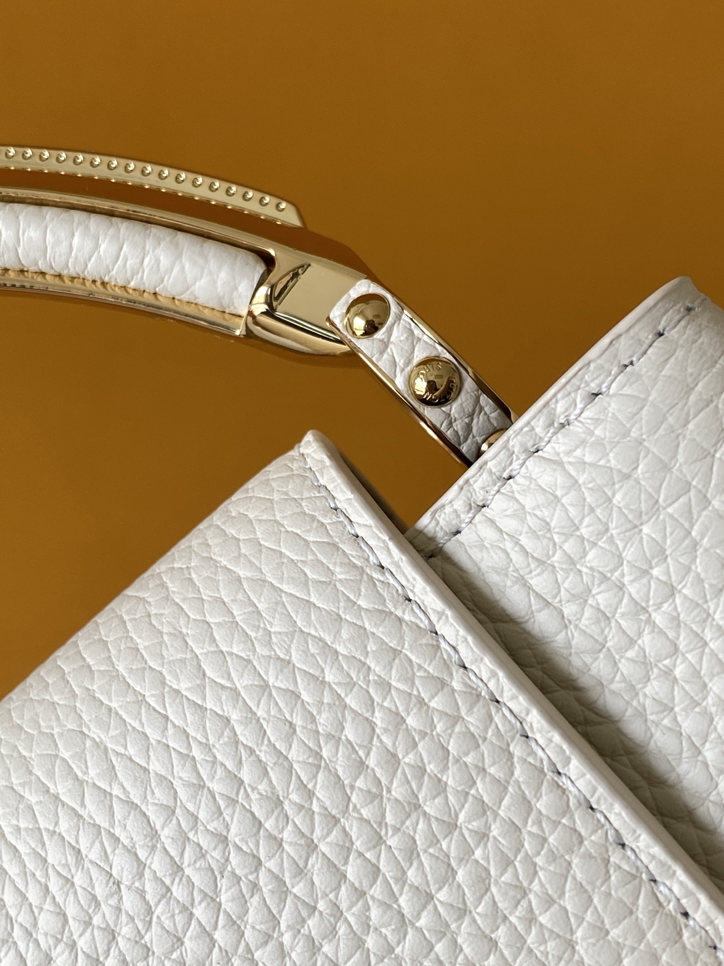 Bagsaaa LV M26345 Capucines East-West Mini Bag Vanilla - 22cm