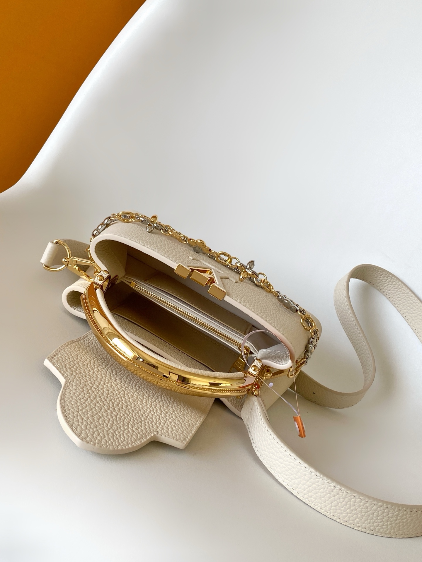 Bagsaaa LV M26345 Capucines East-West Mini Bag Vanilla - 22cm