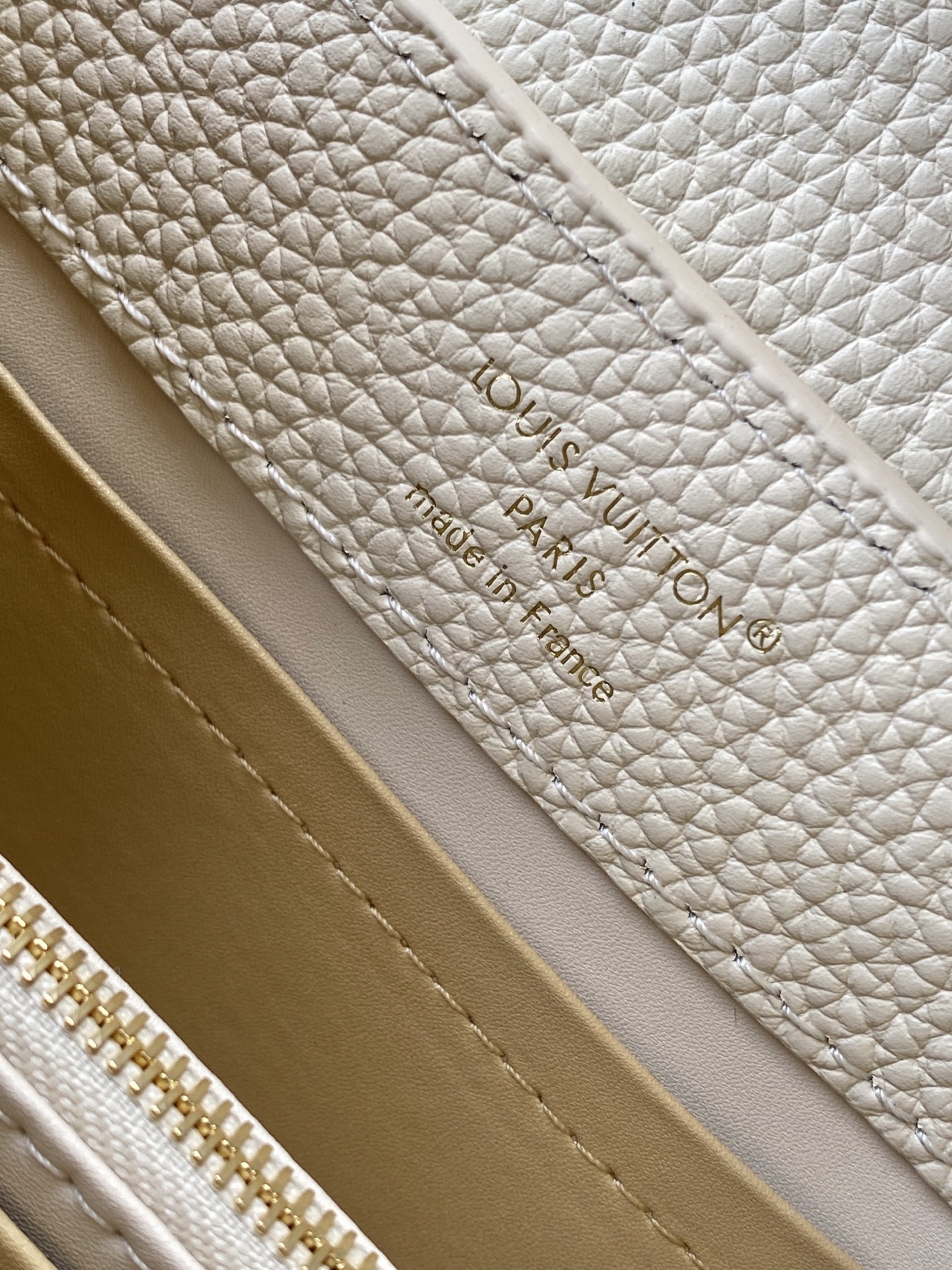 Bagsaaa LV M26345 Capucines East-West Mini Bag Vanilla - 22cm