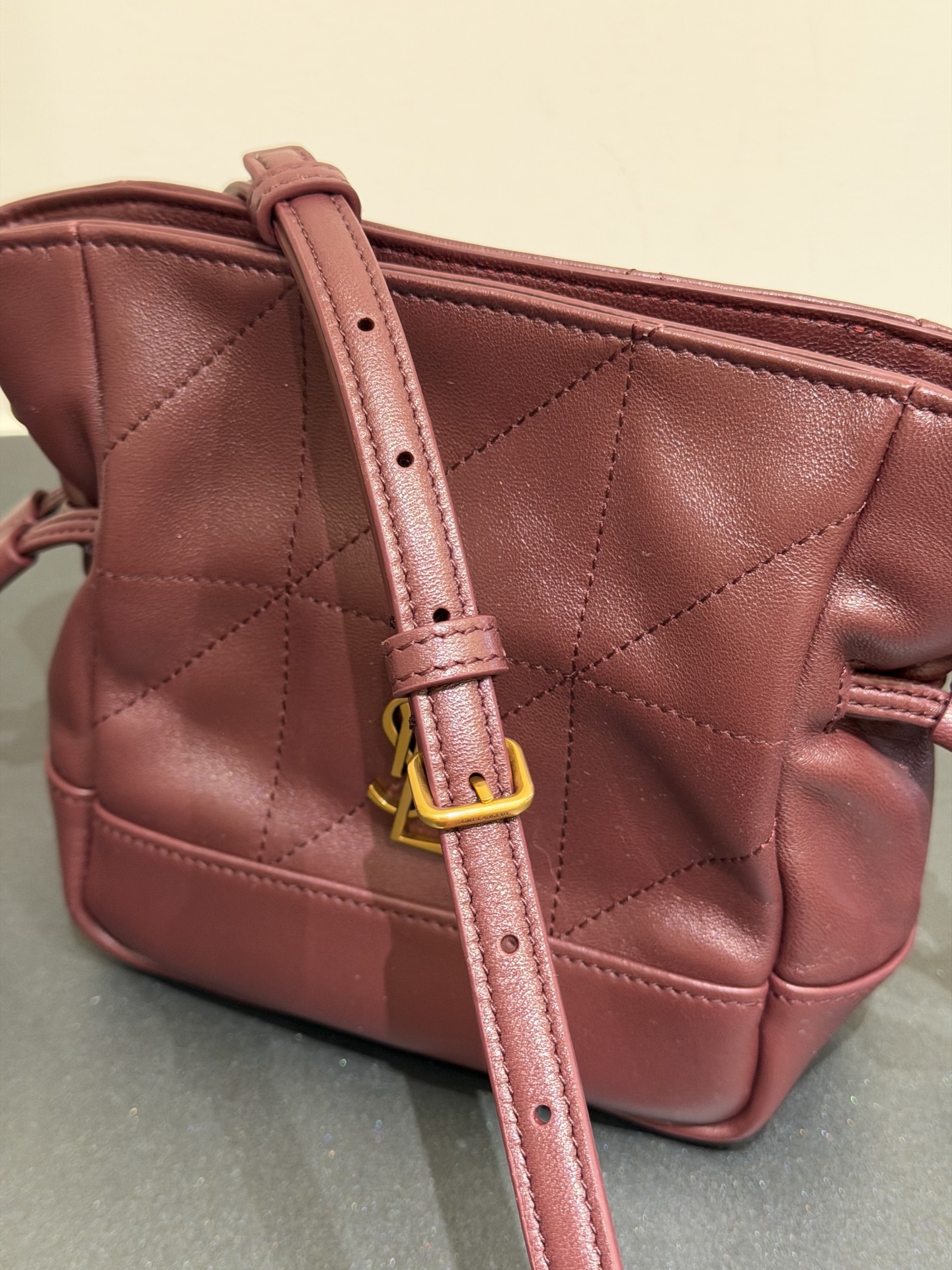 Bagsaaa Y51 JAMIE mini shoulder pouch in lambskin 859174 dark red - 15.5cm