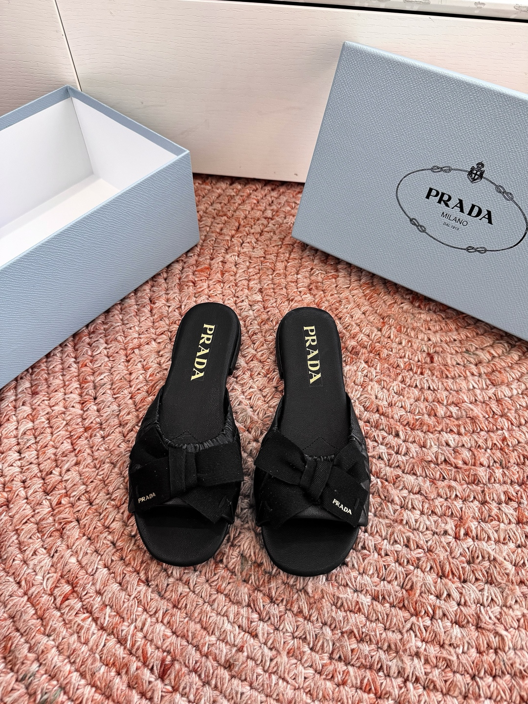 Bagsaaa Pra*a Bow Slide Sandals black